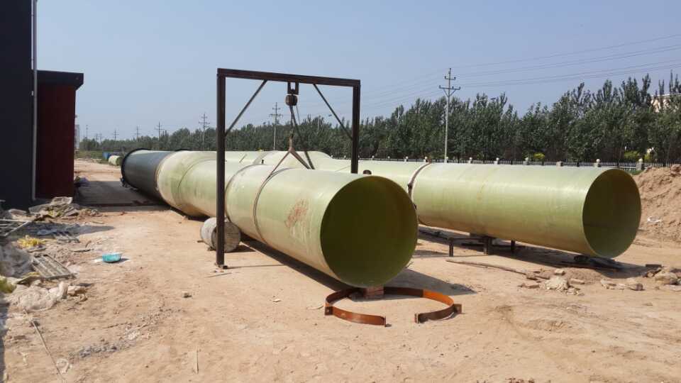 玻璃鋼排污管道施工現場圖